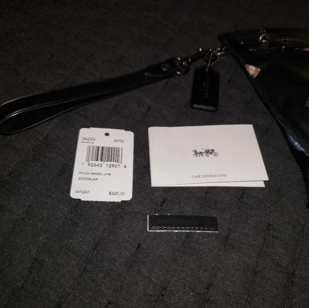 RARE SOLD OUT Coach Rodeo Wristlet - Picture 2 of 10